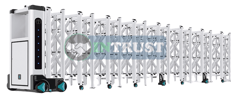 Automatic collapsible gate